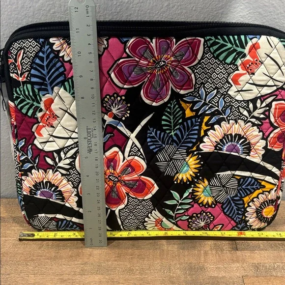 Vera Bradley ~ “Laptop Sleeve” in Kauai Floral ~ NWT’s - Picture 7 of 7